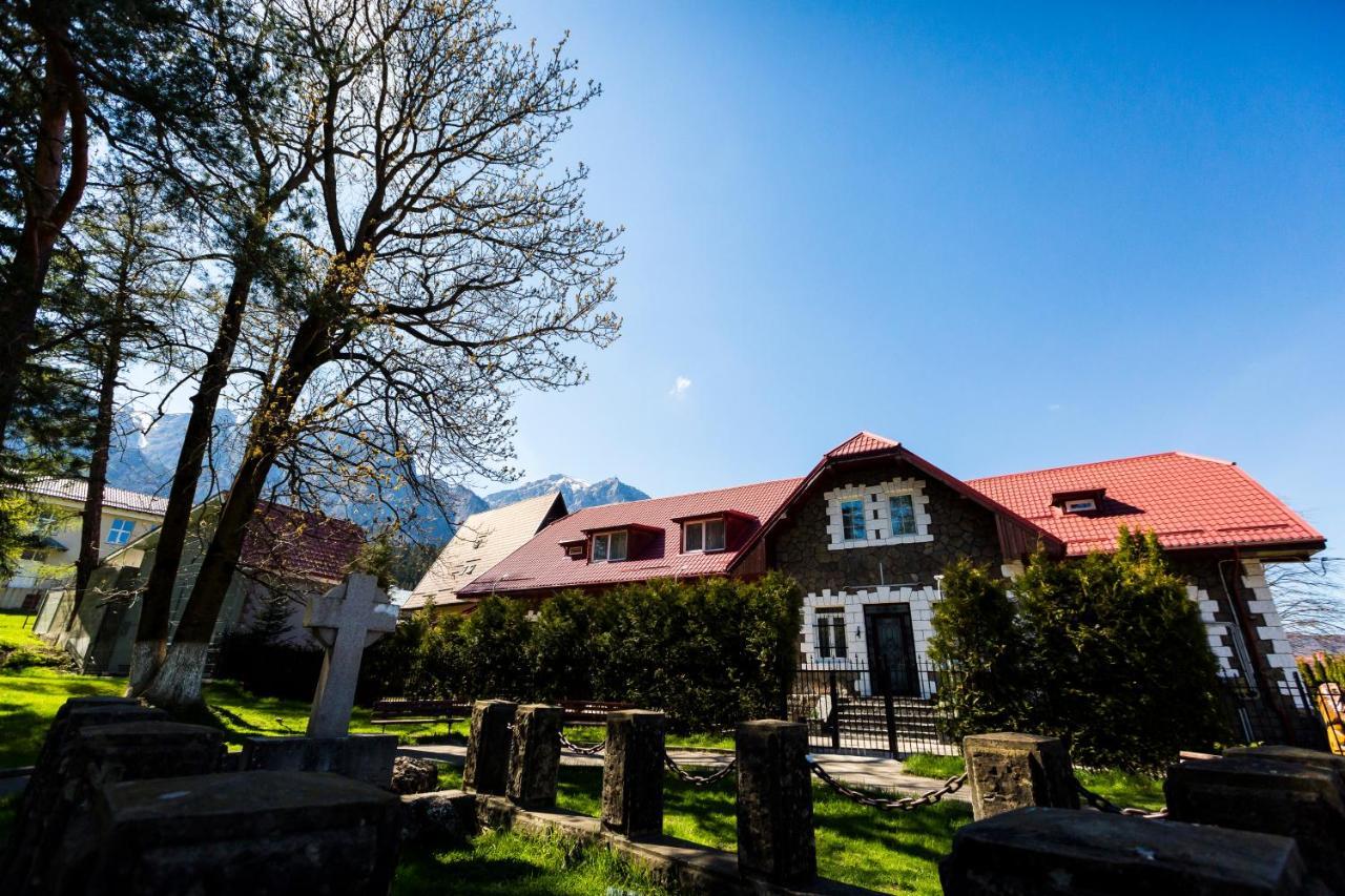 Royal Inn Busteni-Adults Only Экстерьер фото