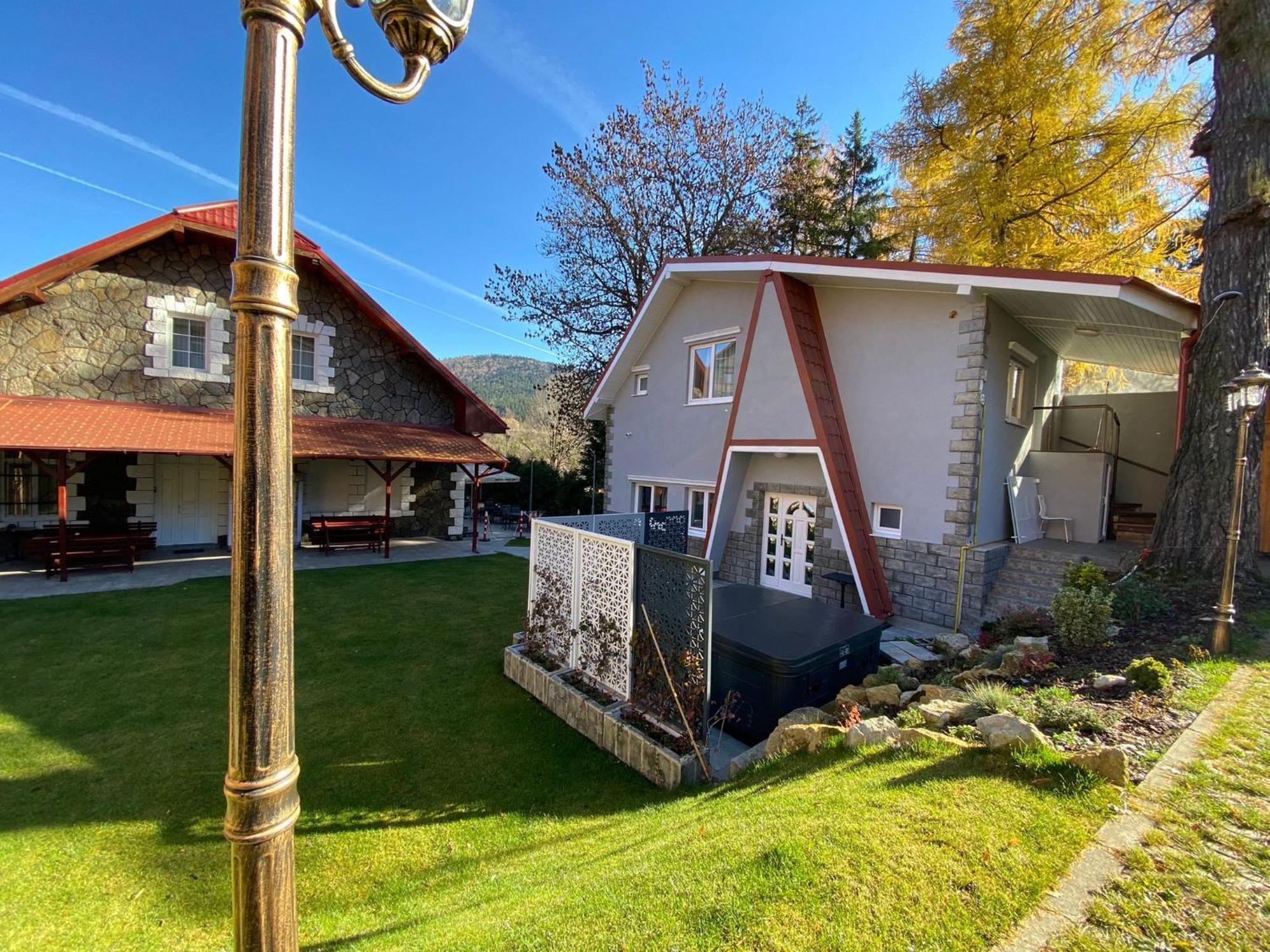 Royal Inn Busteni-Adults Only Экстерьер фото
