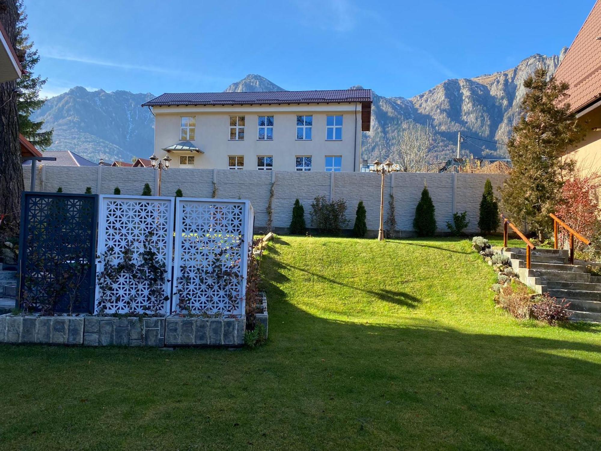 Royal Inn Busteni-Adults Only Экстерьер фото
